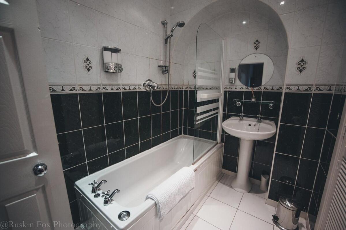 Prime 2 Bedroom City Centre Apt 애버딘 외부 사진